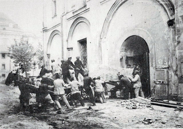 Перенесение останков цариц и княгинь в 1929 году.